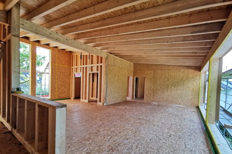 Foto vom Obergeschoss des Holzrahmenbaus